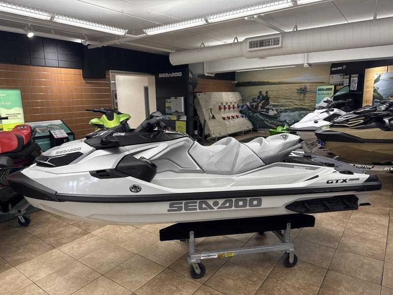 2025 Sea-Doo GTX Limited 325 White Pearl Premium - Image 5