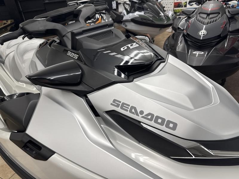 2025 Sea-Doo GTX Limited 325 White Pearl Premium - Image 15
