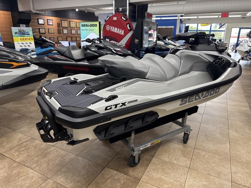 2025 Sea-Doo GTX Limited 325 White Pearl Premium - Image 7