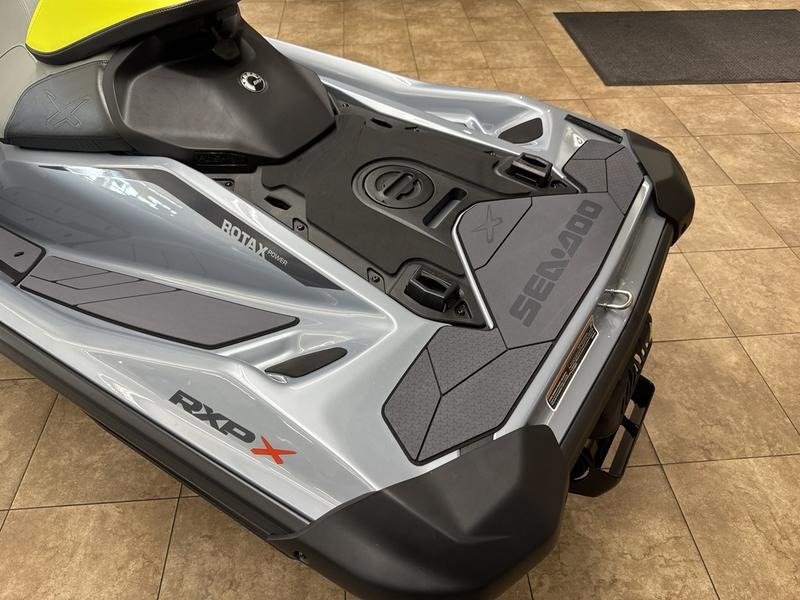 2025 Sea-Doo GTX Limited 325 White Pearl Premium - Image 17
