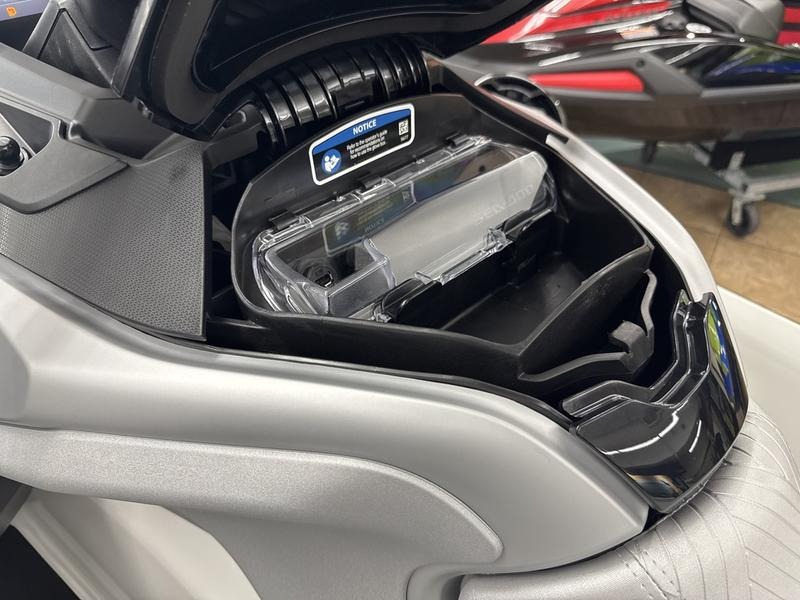 2025 Sea-Doo GTX Limited 325 White Pearl Premium - Image 11