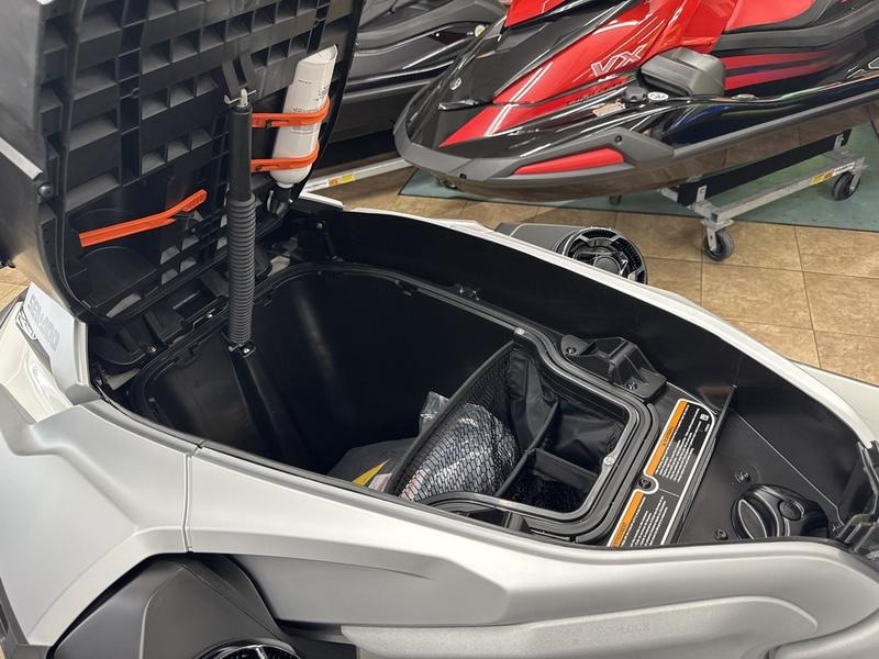 2025 Sea-Doo GTX Limited 325 White Pearl Premium - Image 12