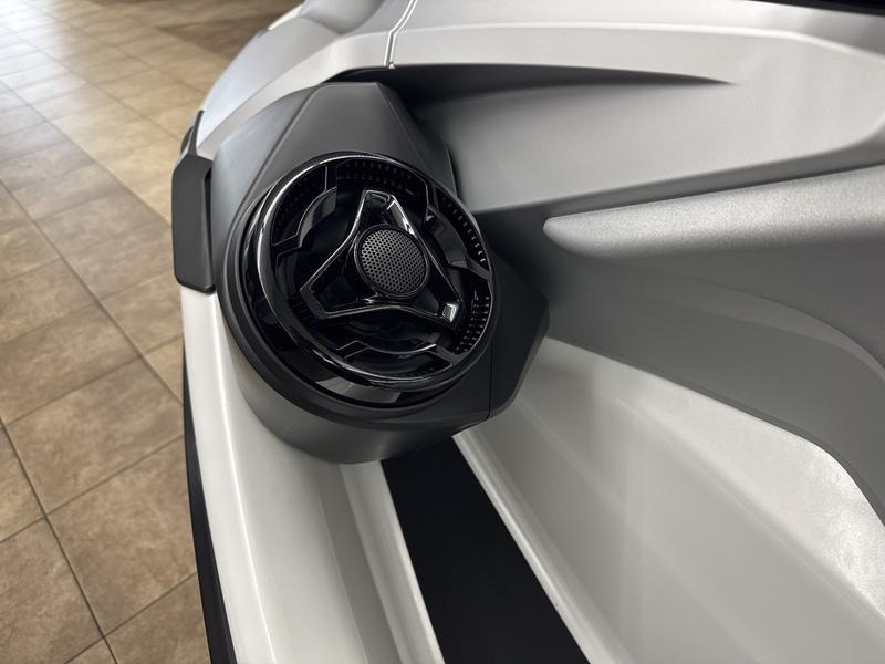 2025 Sea-Doo GTX Limited 325 White Pearl Premium - Image 10