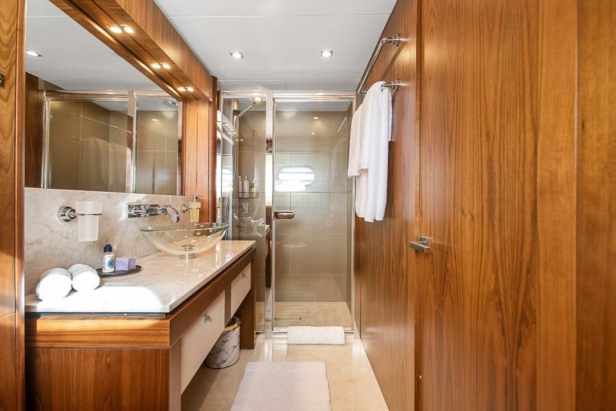 2013 Sunseeker Predator 115 EVEREAST FOR SALE - Image 16