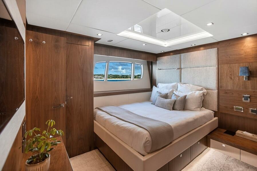 2013 Sunseeker Predator 115 EVEREAST FOR SALE - Image 21