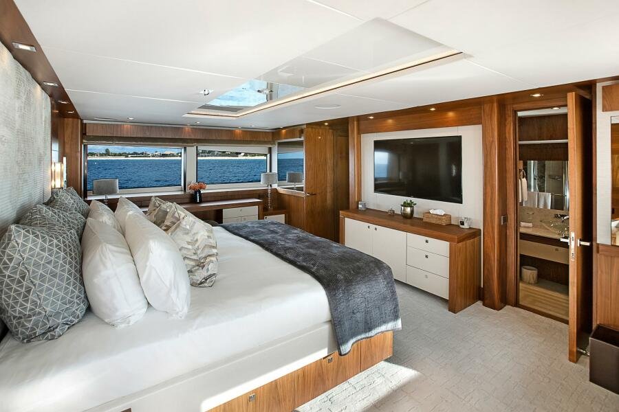 2013 Sunseeker Predator 115 EVEREAST FOR SALE - Image 24
