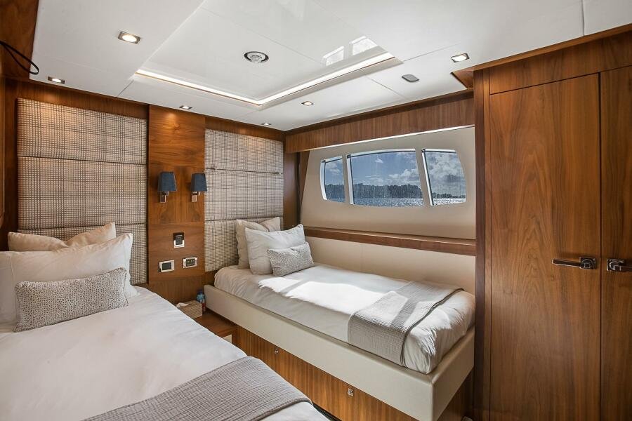 2013 Sunseeker Predator 115 EVEREAST FOR SALE - Image 15