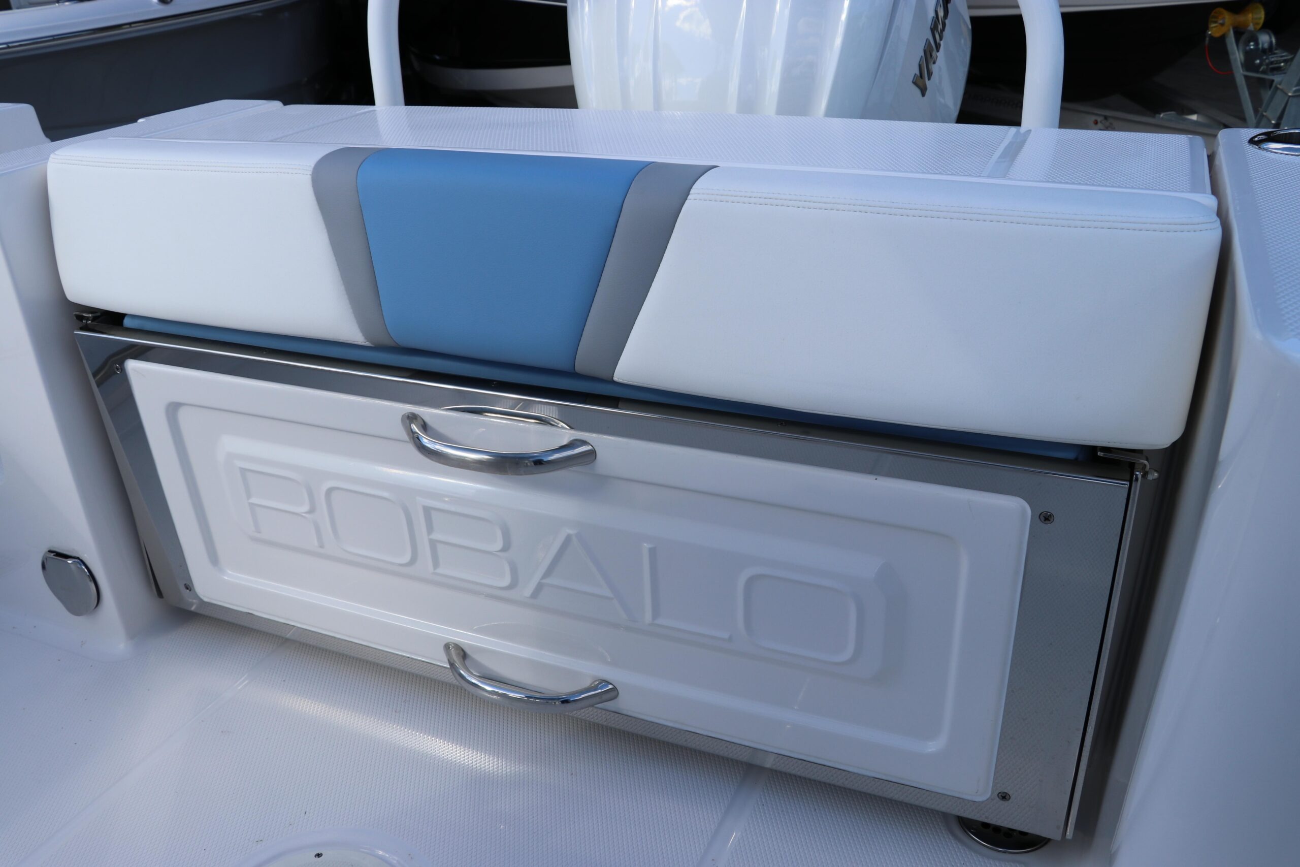 Buy 2024 Robalo R230 Center Console - Image 10