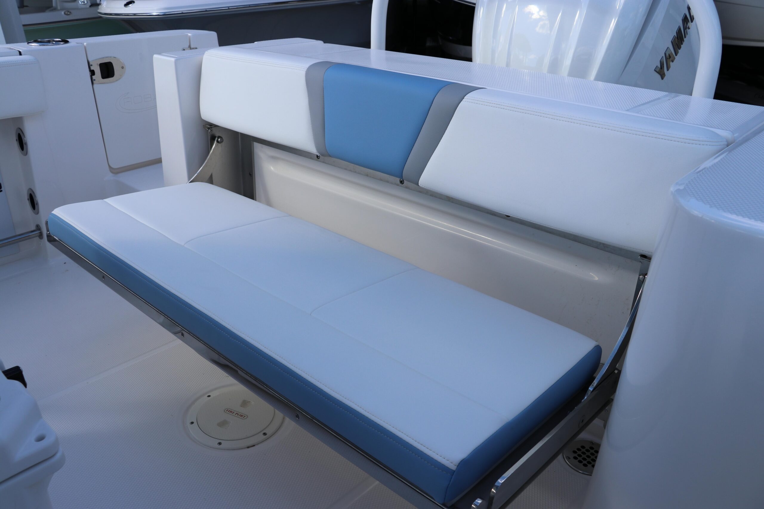 Buy 2024 Robalo R230 Center Console - Image 11