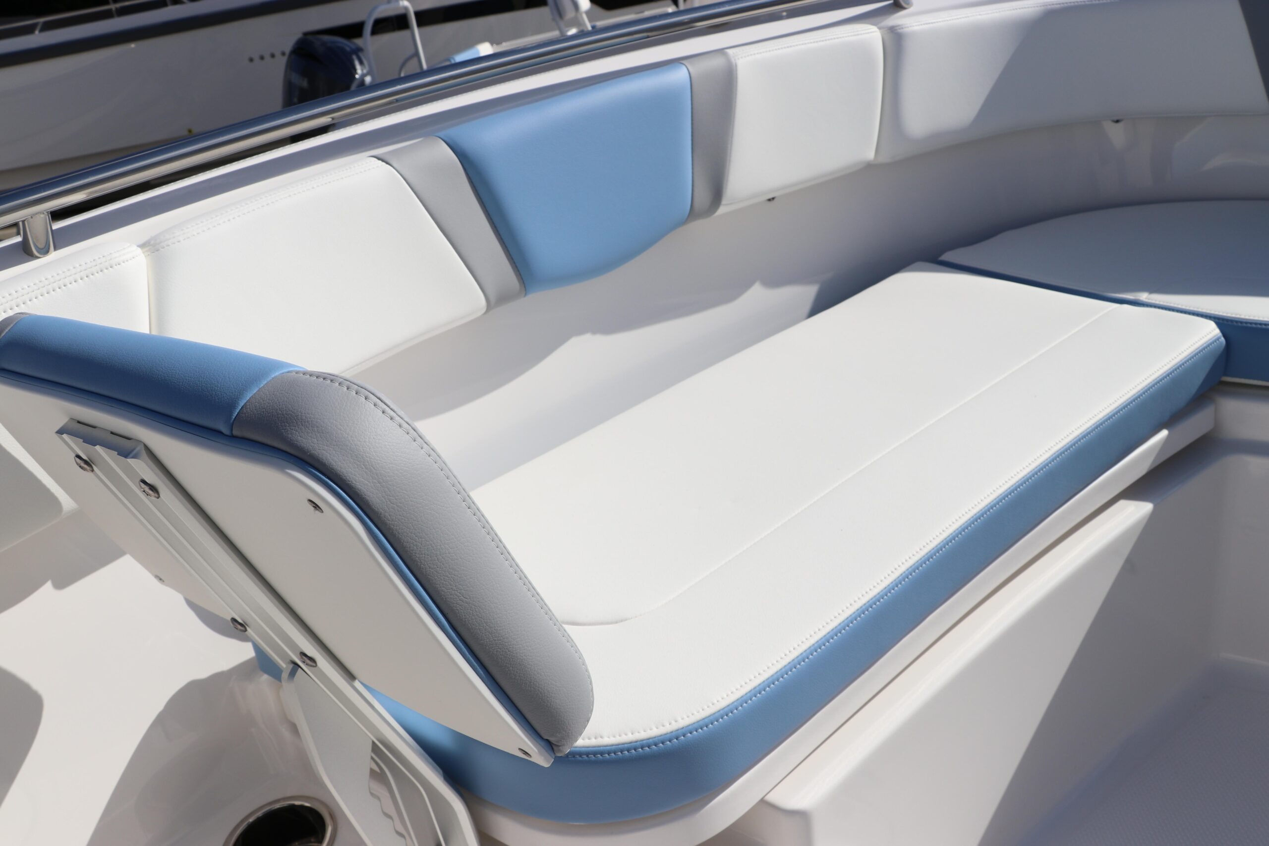 Buy 2024 Robalo R230 Center Console - Image 37