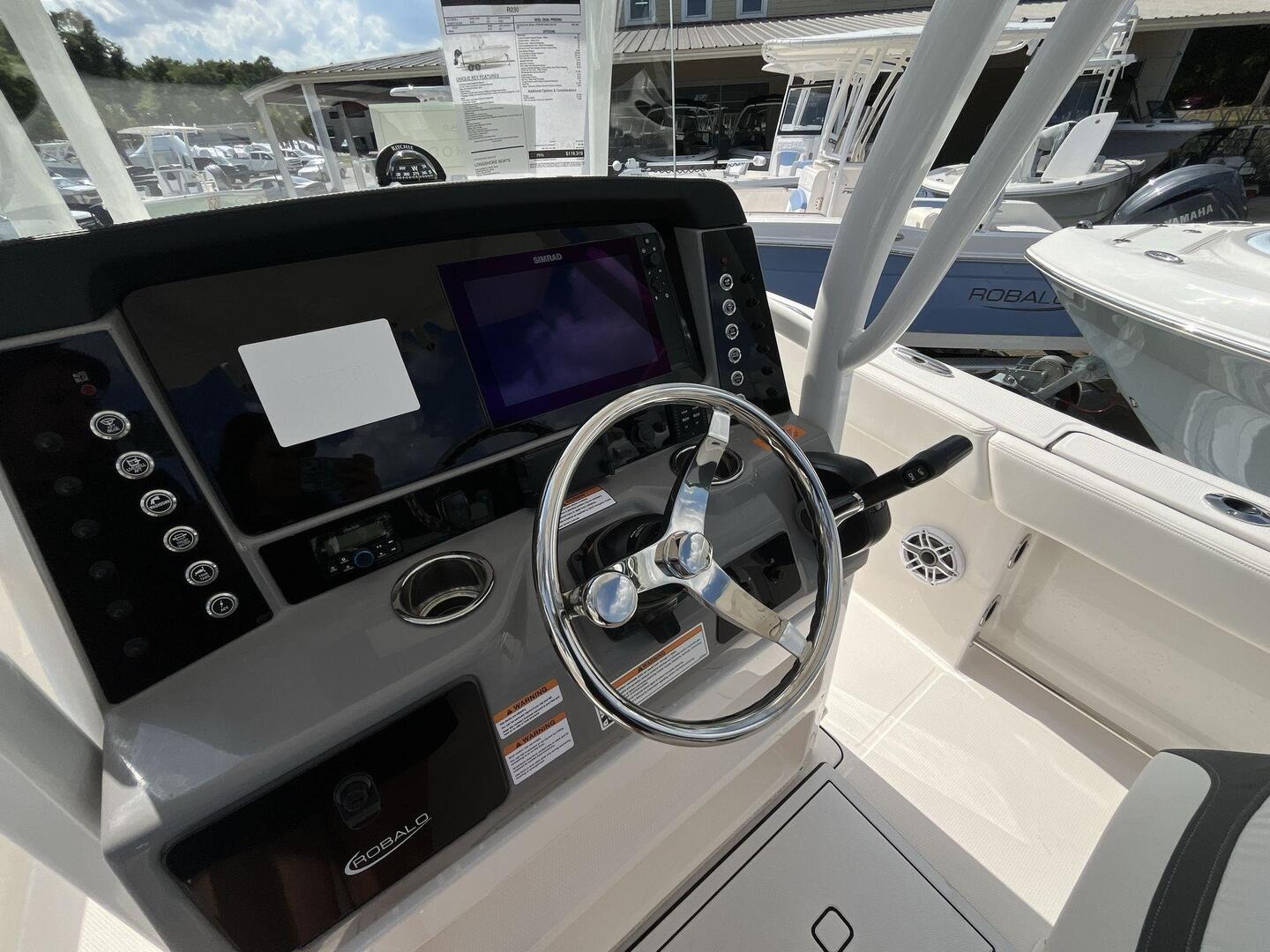 2024 Robalo R230 Center Console - Image 11