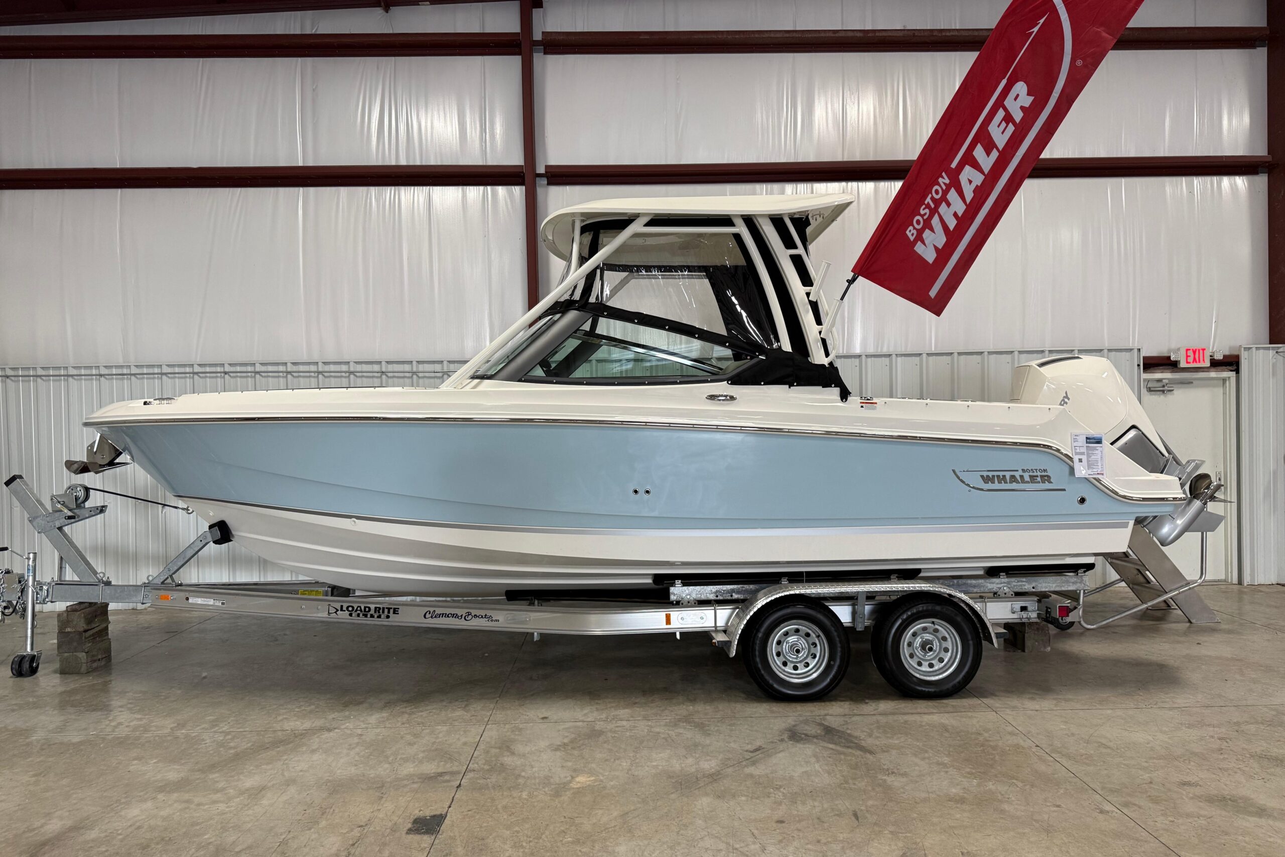 2025 Boston Whaler 240 Vantage - Image 3