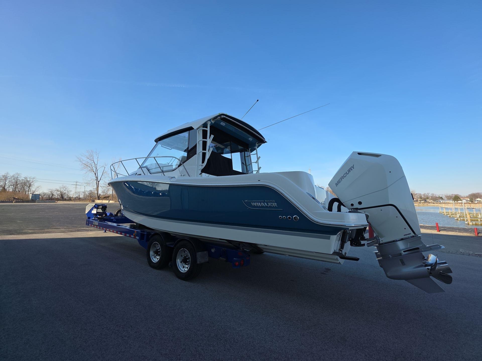 2025 Boston Whaler 325 Conquest - Image 2