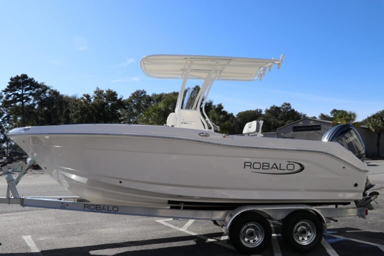 2025 Robalo R200 Center Console - NAUTICAL MARINE DEPOT