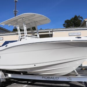 2025 Robalo R200 Center Console