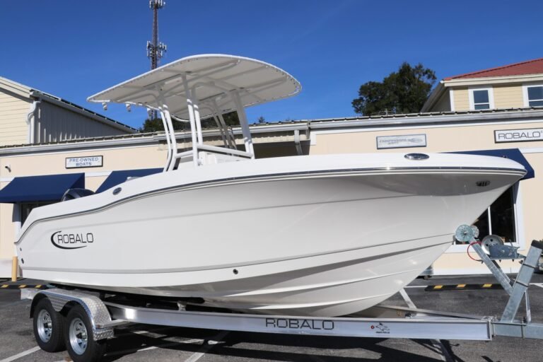 2025 Robalo R200 Center Console - NAUTICAL MARINE DEPOT
