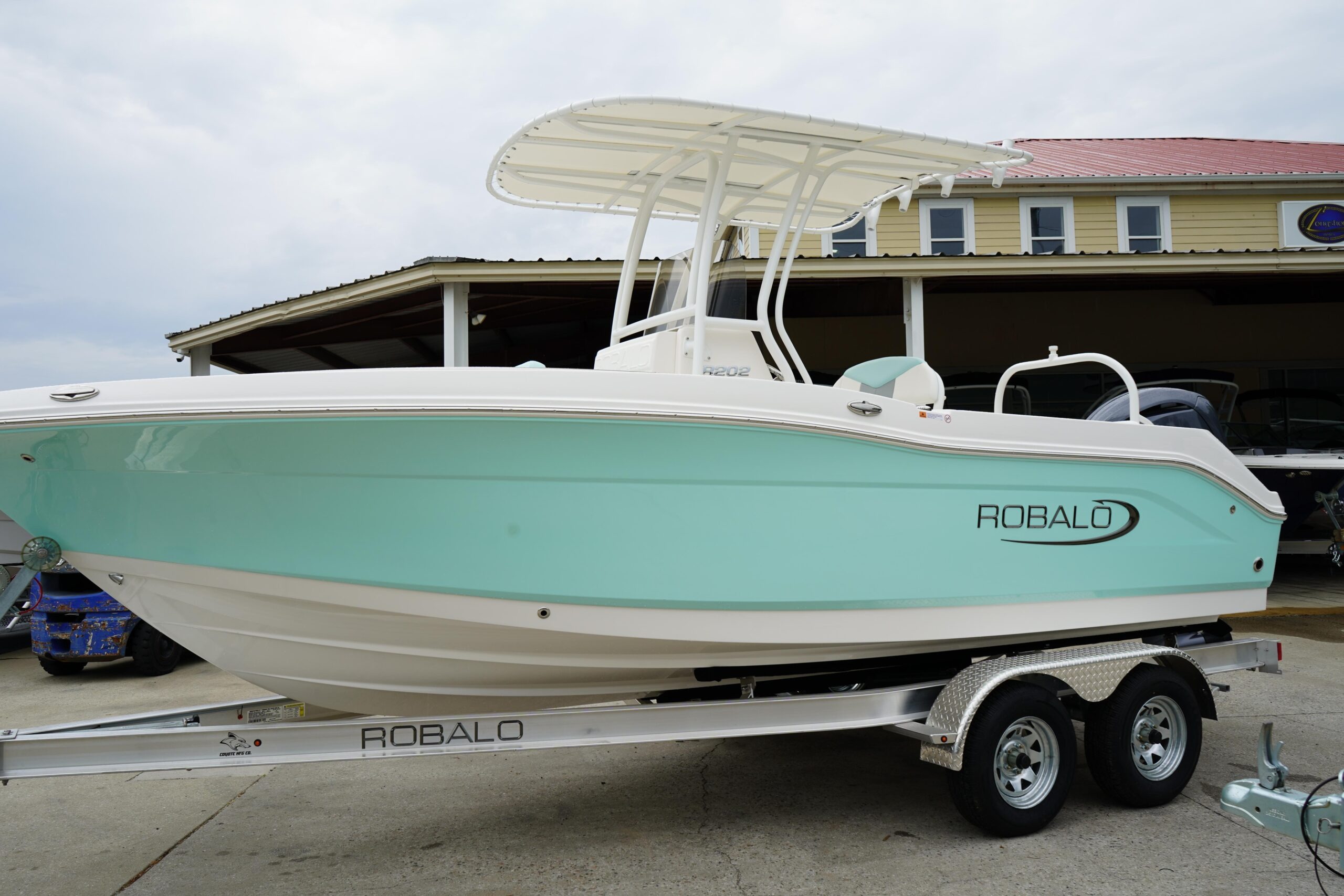 2025 Robalo R202 Explorer For Sale - Image 3