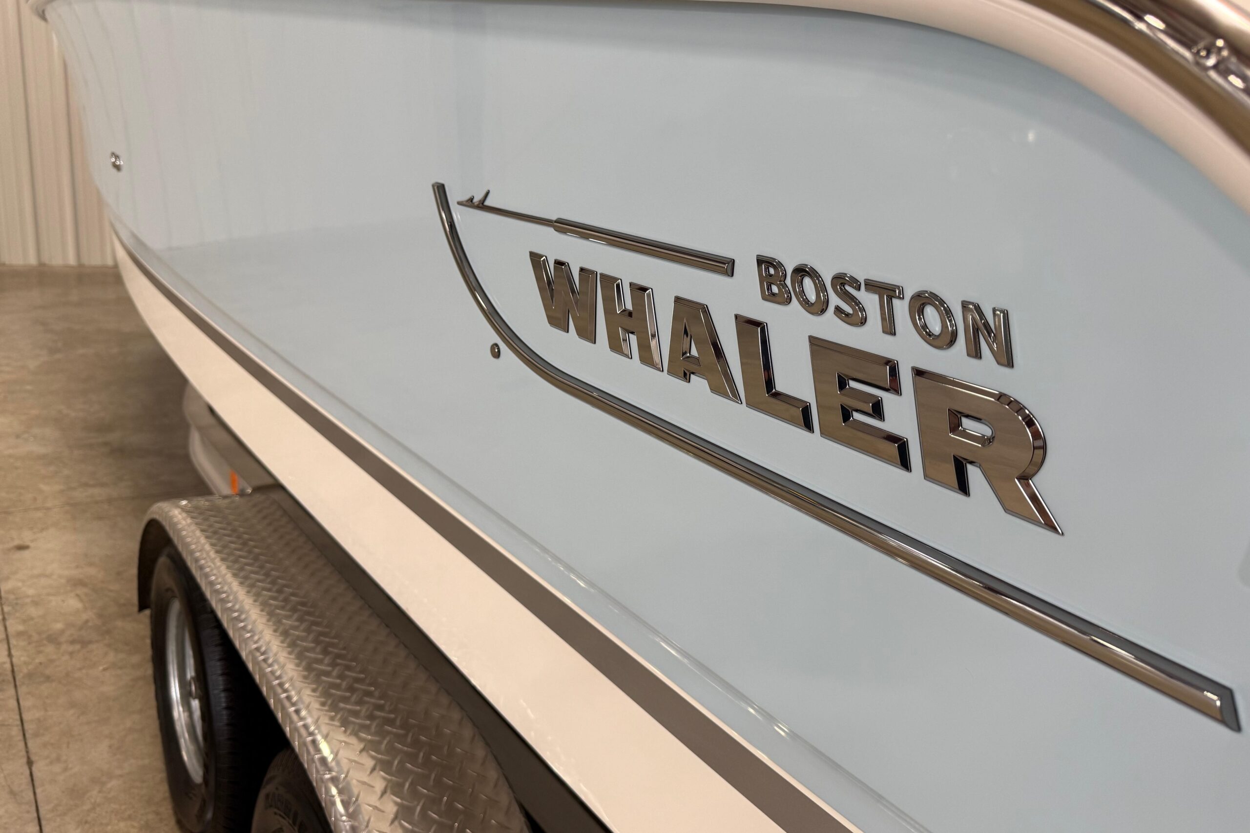 2025 Boston Whaler 240 Vantage - Image 4