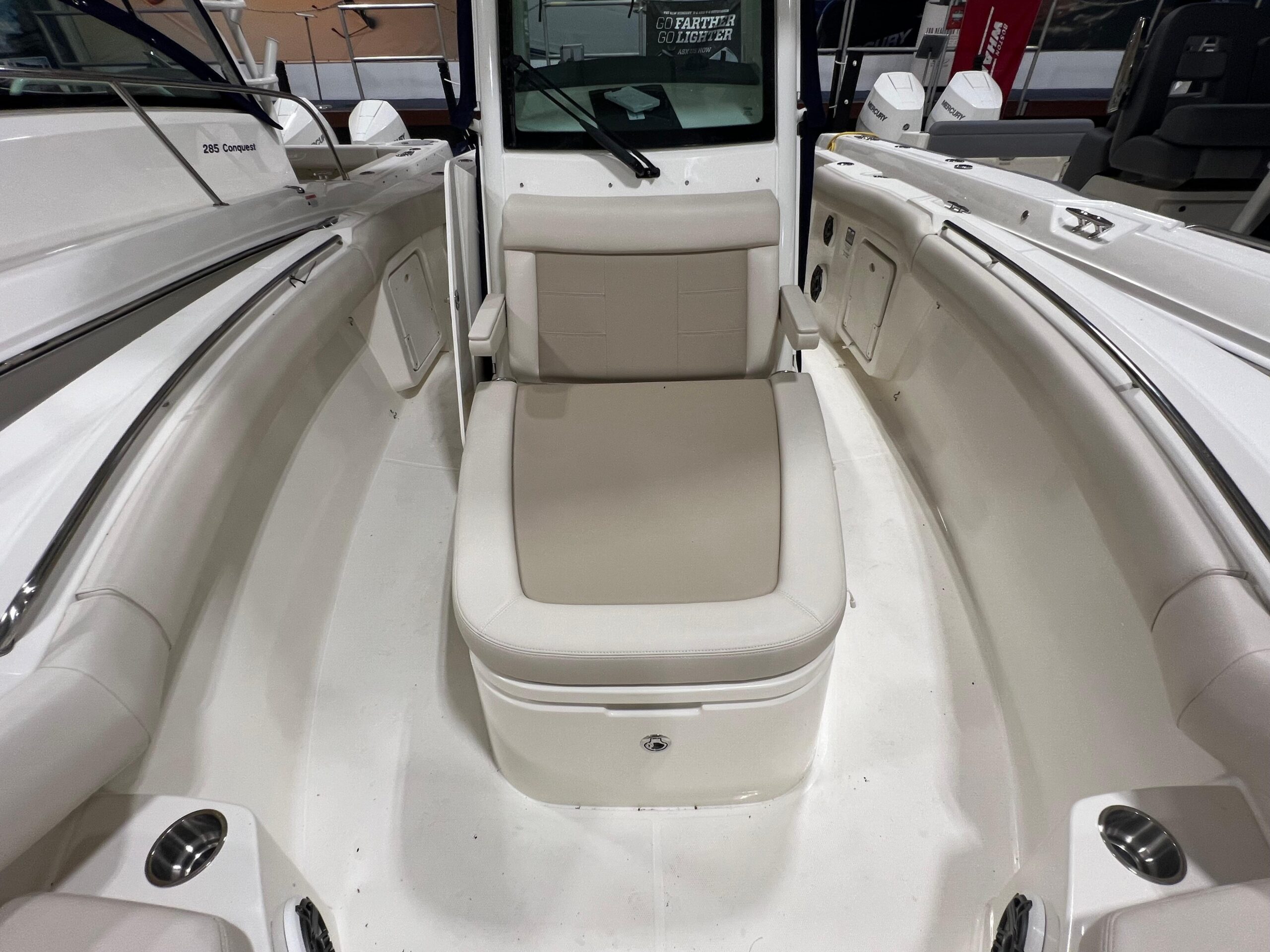 2025 Boston Whaler 280 Outrage - Image 4