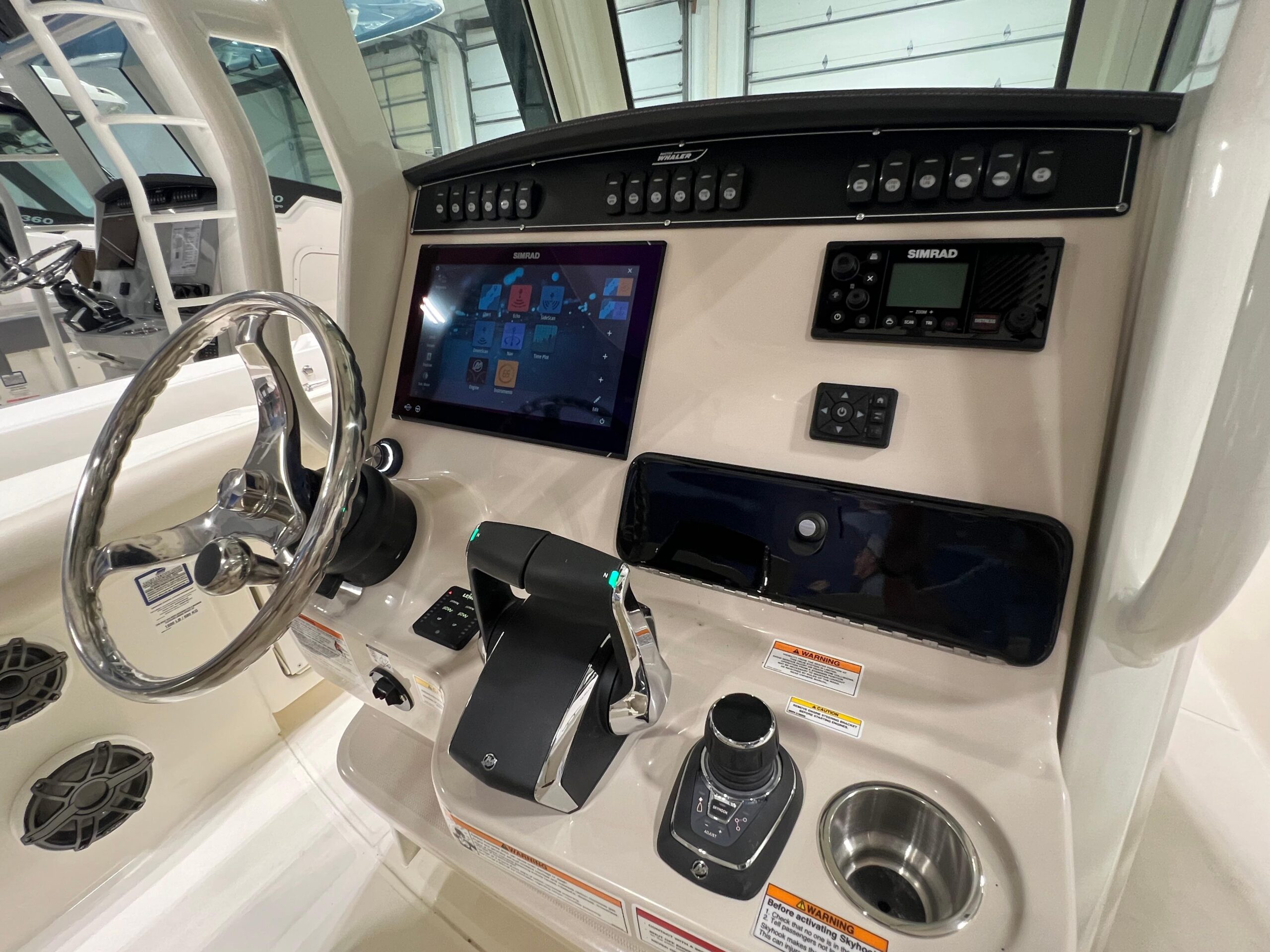 2025 Boston Whaler 280 Outrage - Image 10