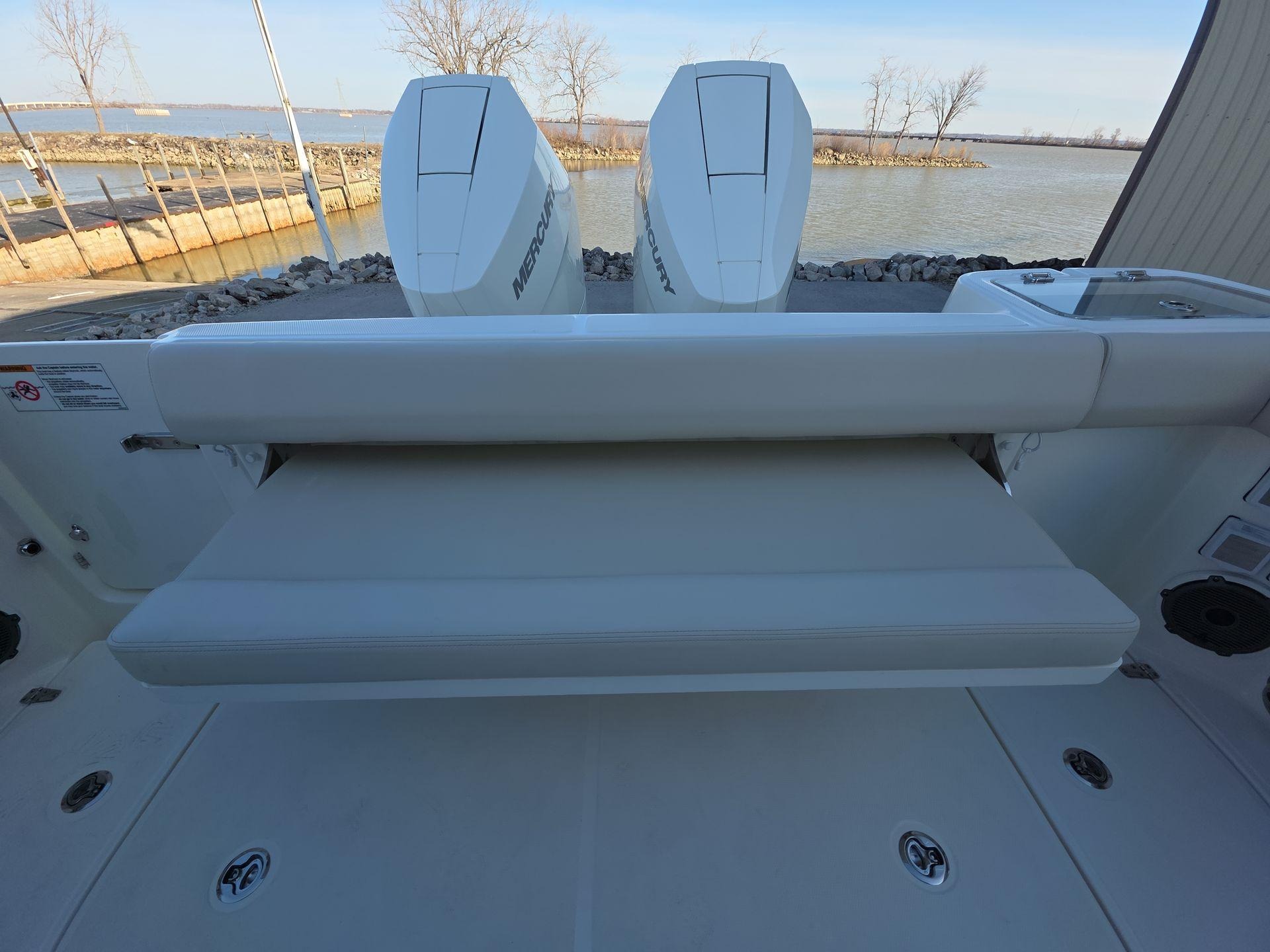 2025 Boston Whaler 325 Conquest - Image 4