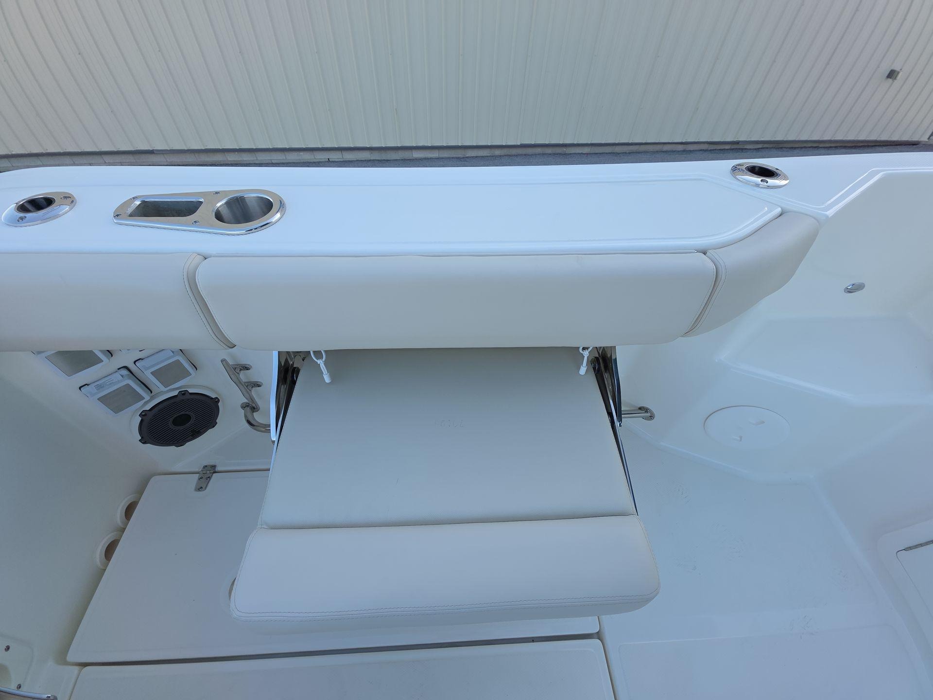 2025 Boston Whaler 325 Conquest - Image 14