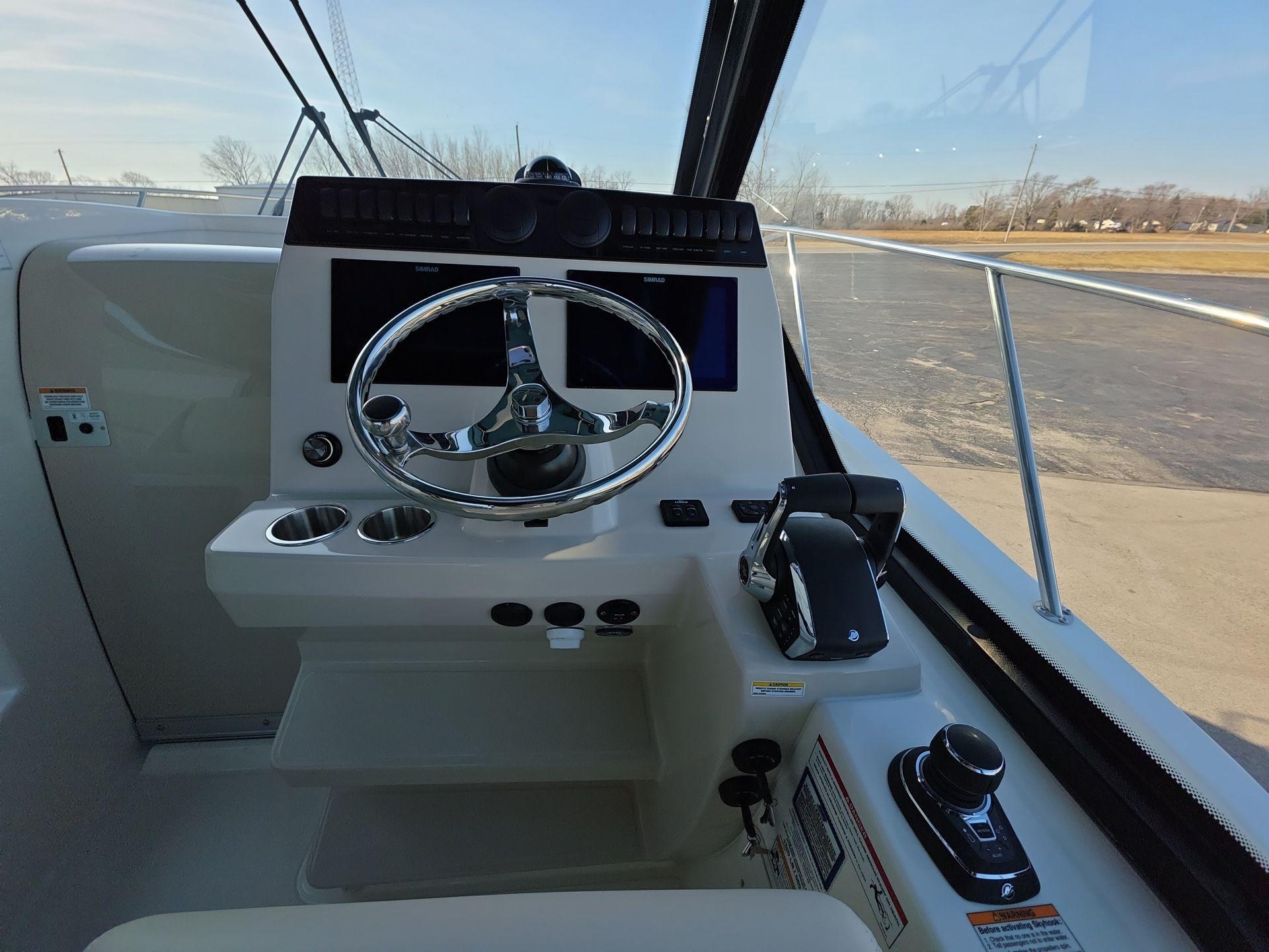 2025 Boston Whaler 325 Conquest - Image 11
