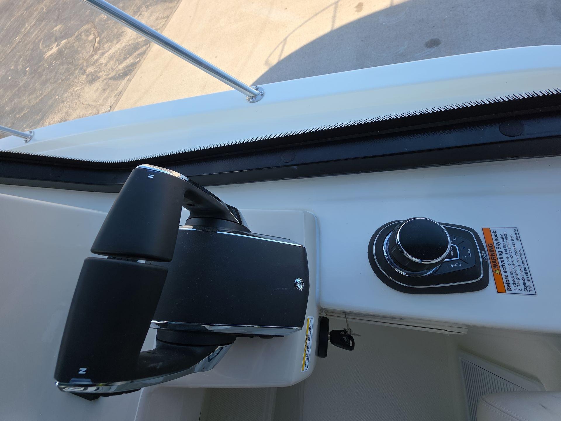 2025 Boston Whaler 325 Conquest - Image 12