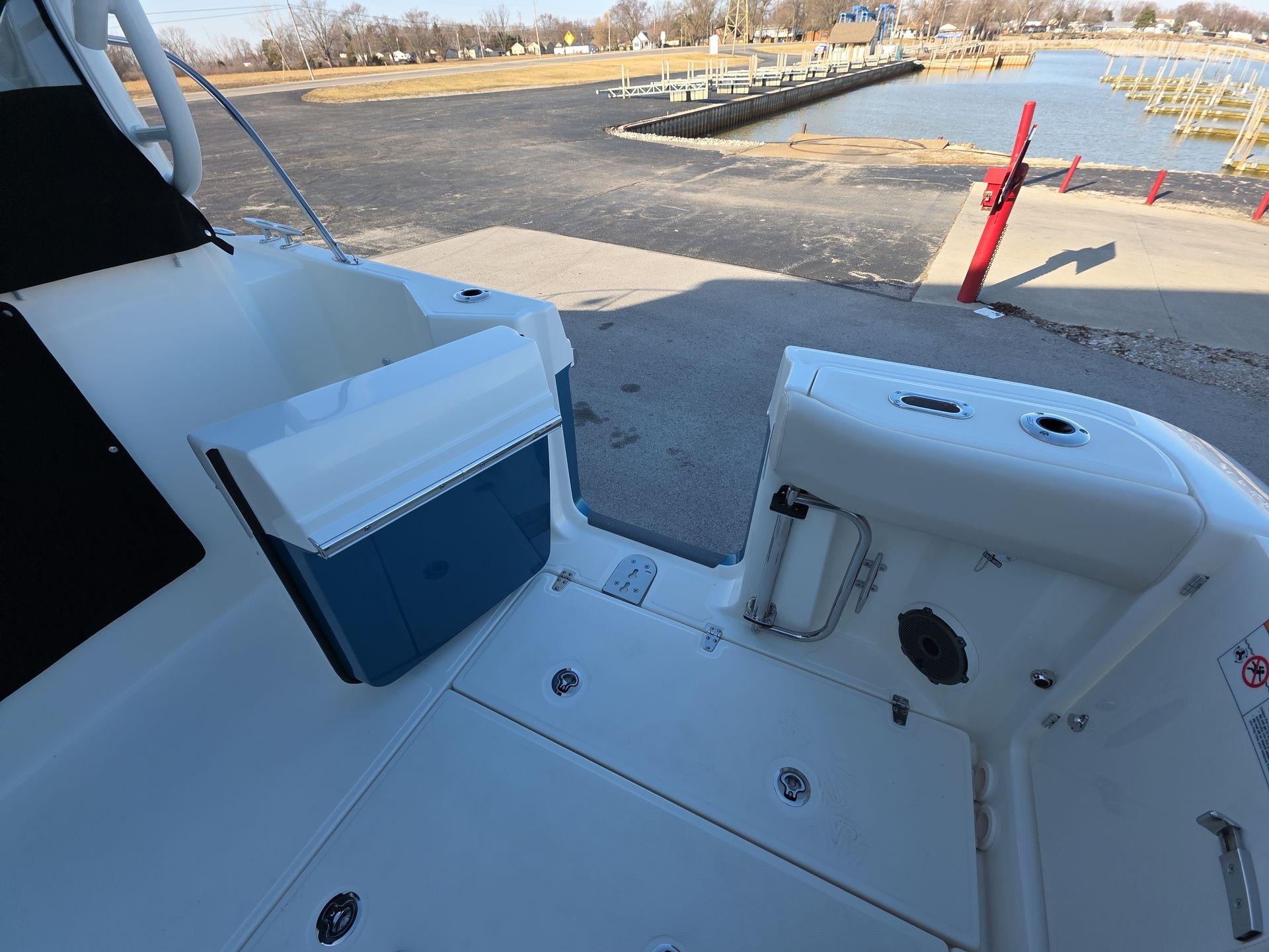 2025 Boston Whaler 325 Conquest - Image 13