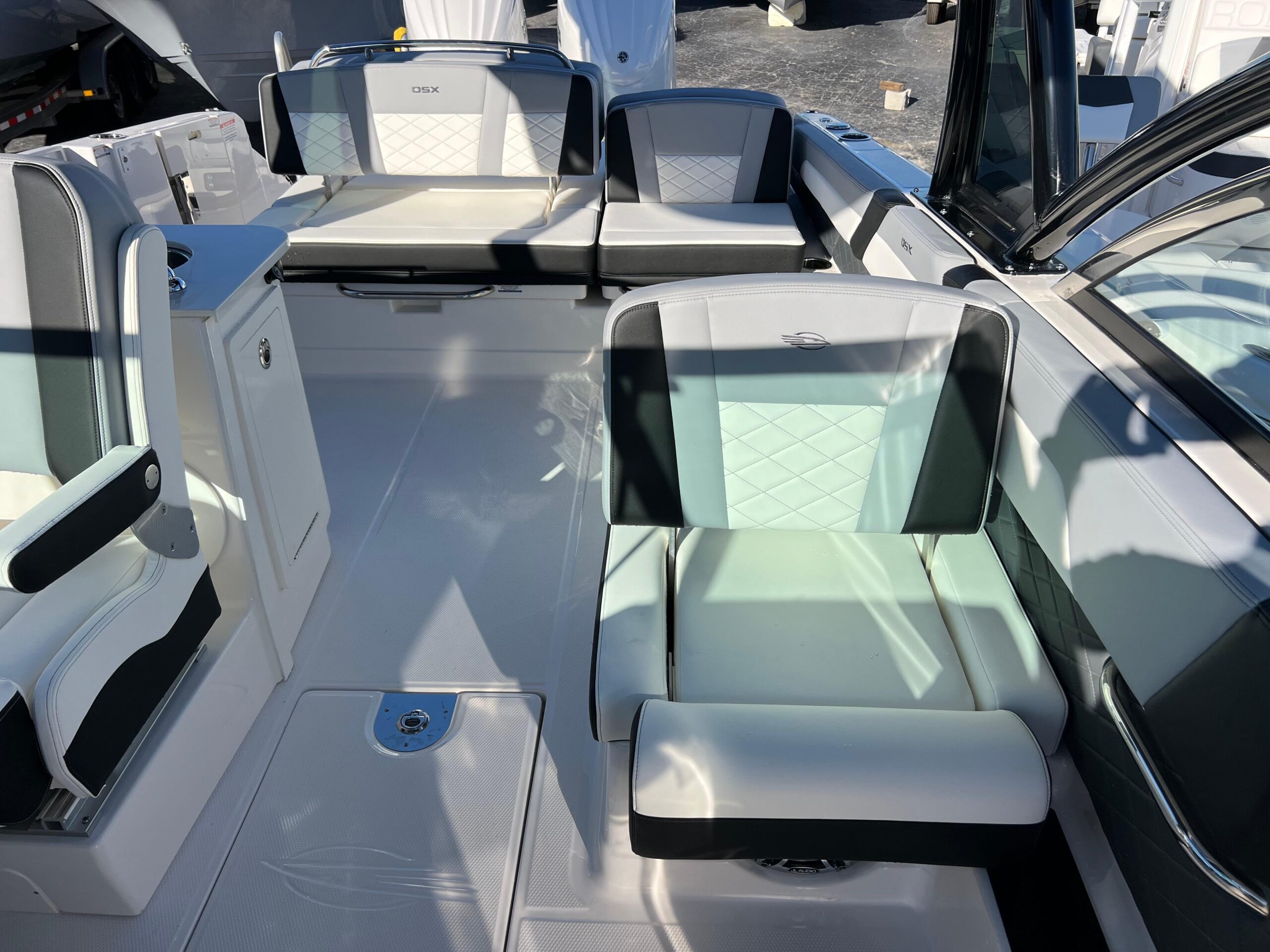 2025 Chaparral 310 OSX For Sale - Image 21