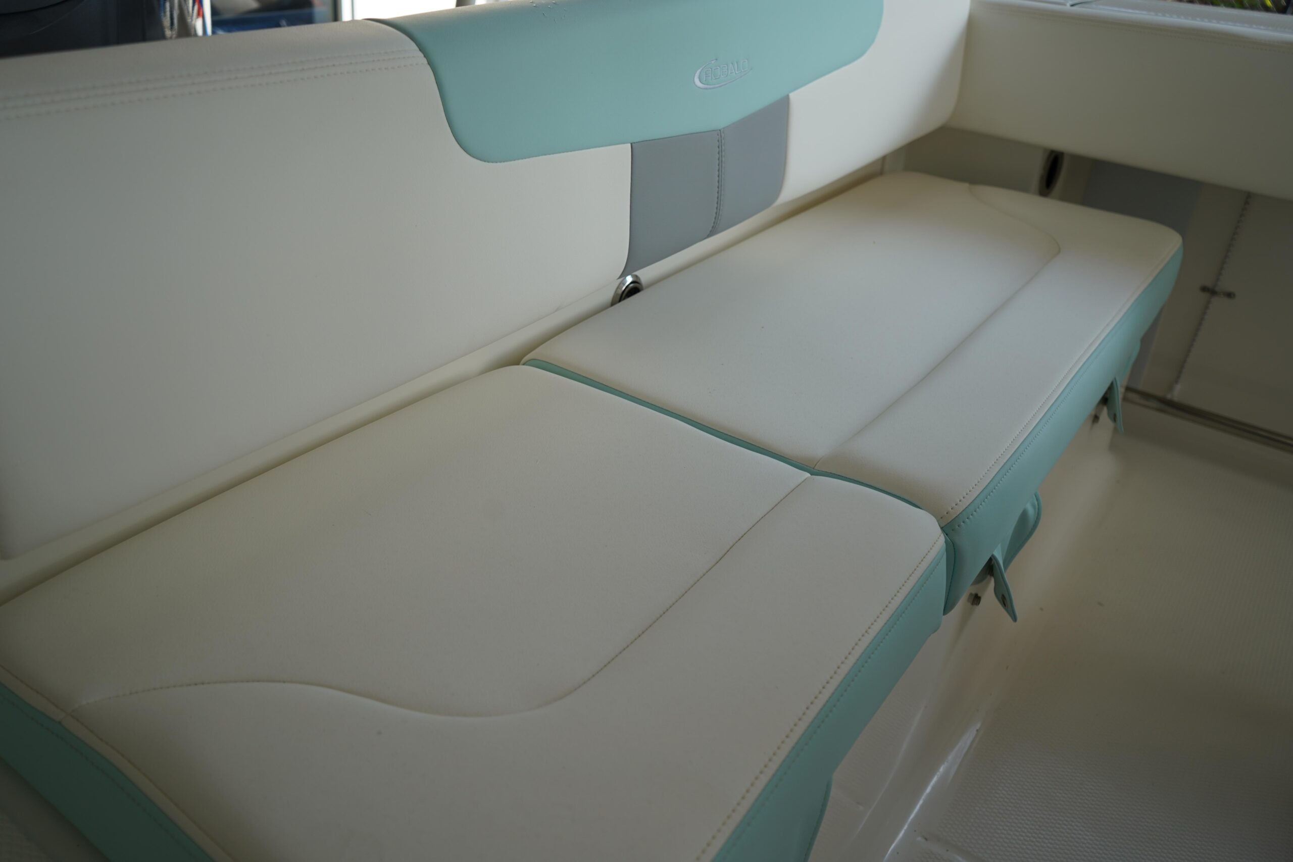 2025 Robalo R202 Explorer For Sale - Image 8