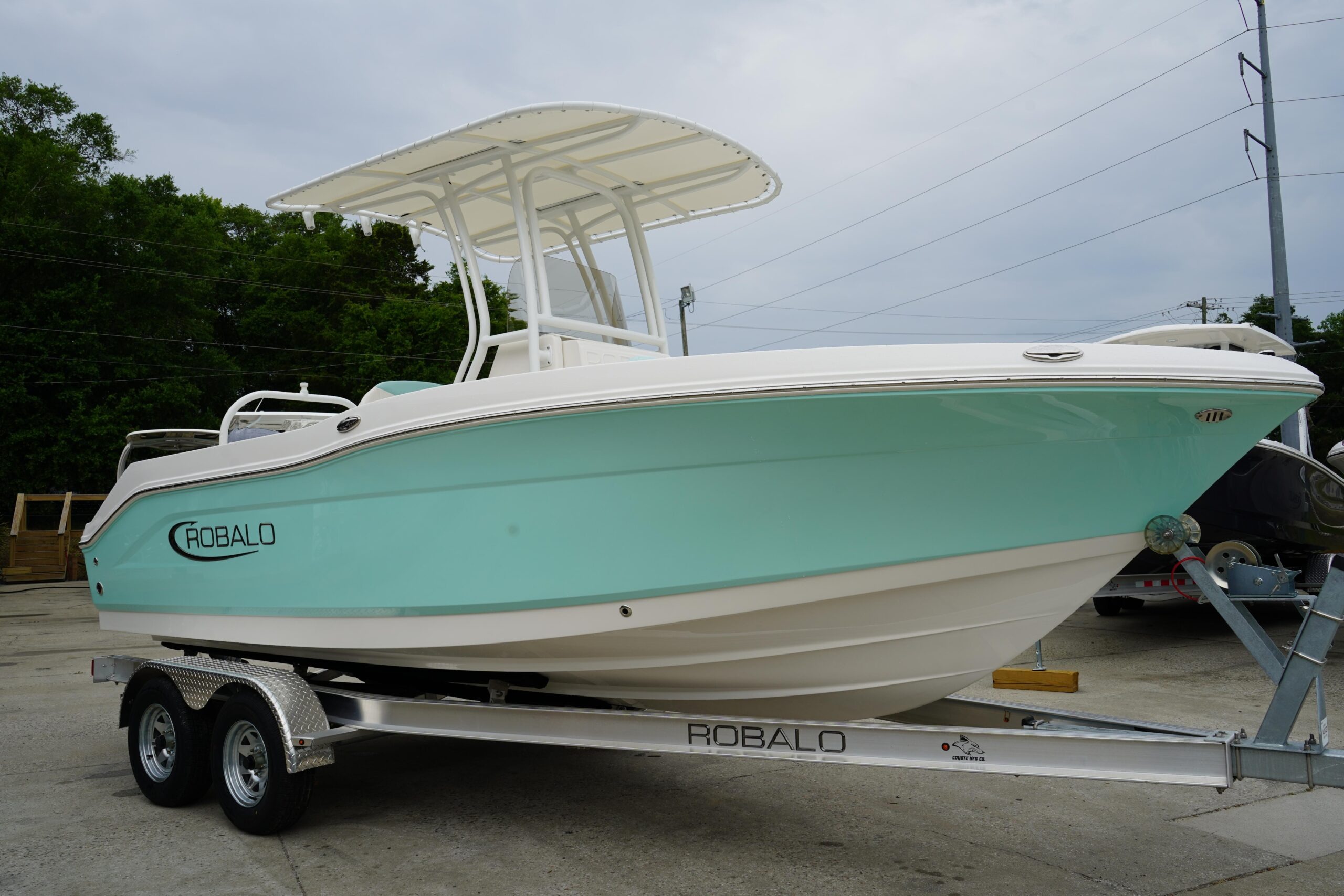 2025 Robalo R202 Explorer For Sale - Image 2