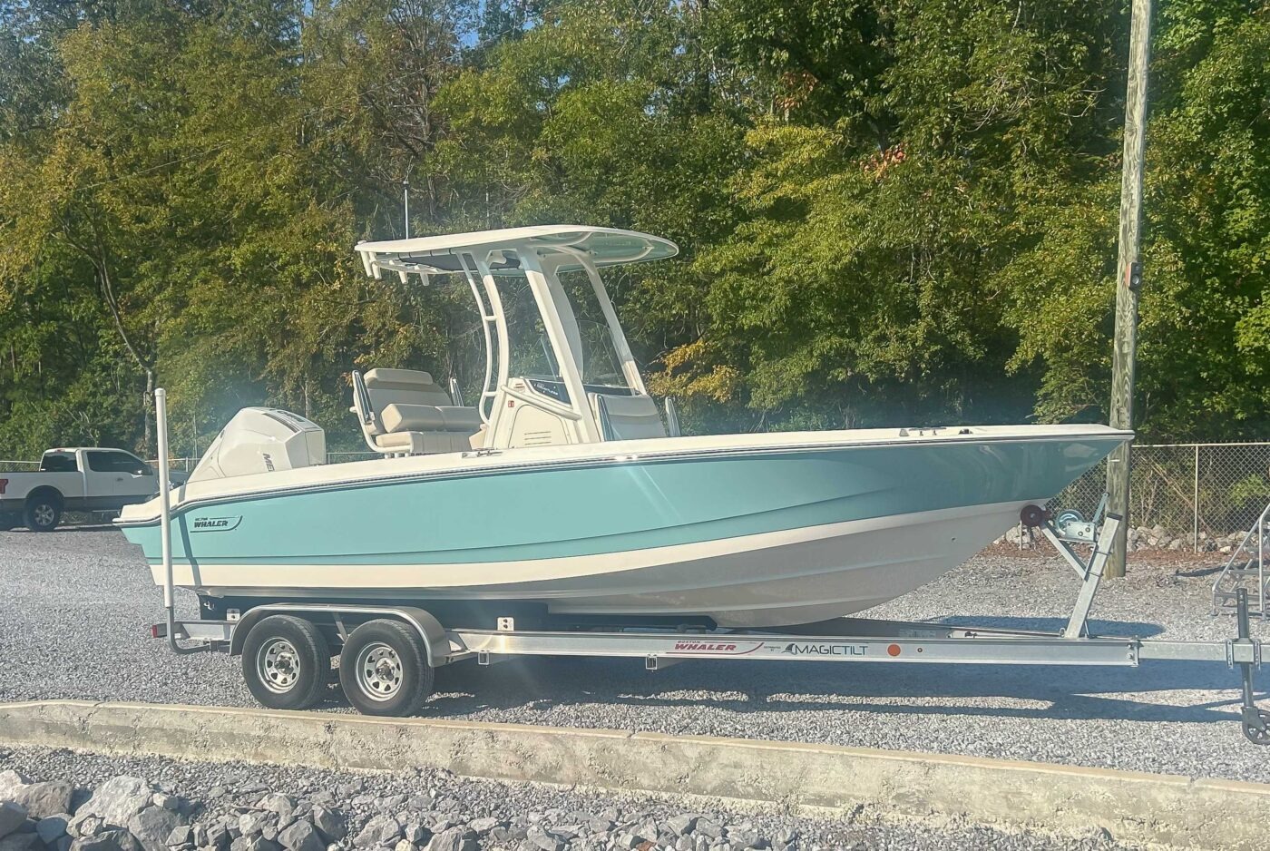 2026 Boston Whaler 220 Dauntless