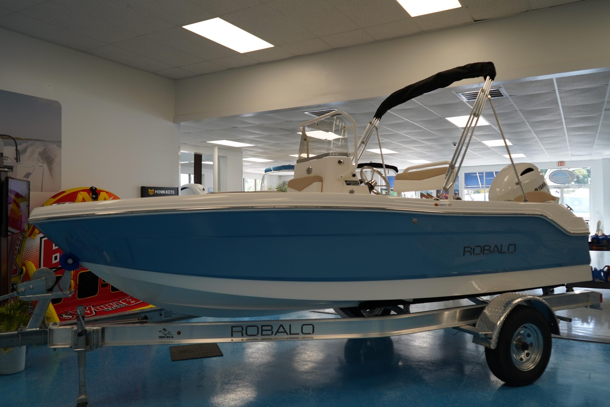 2026 Robalo R160 Center Console - Image 2