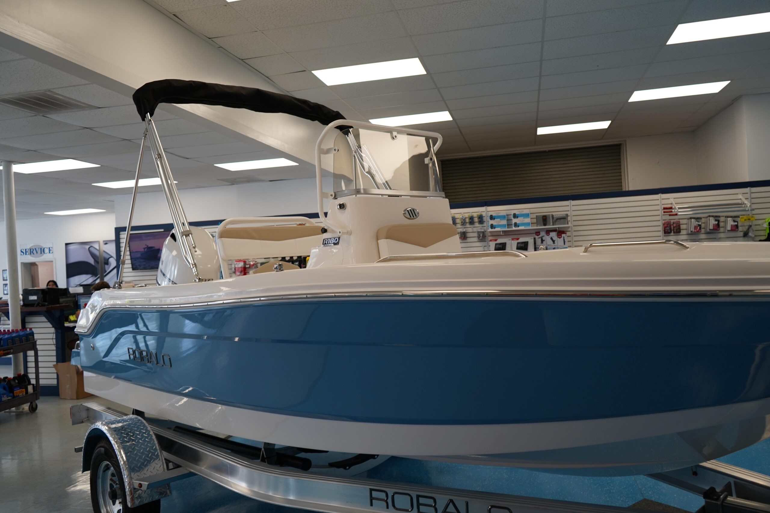 2026 Robalo R160 Center Console - Image 4