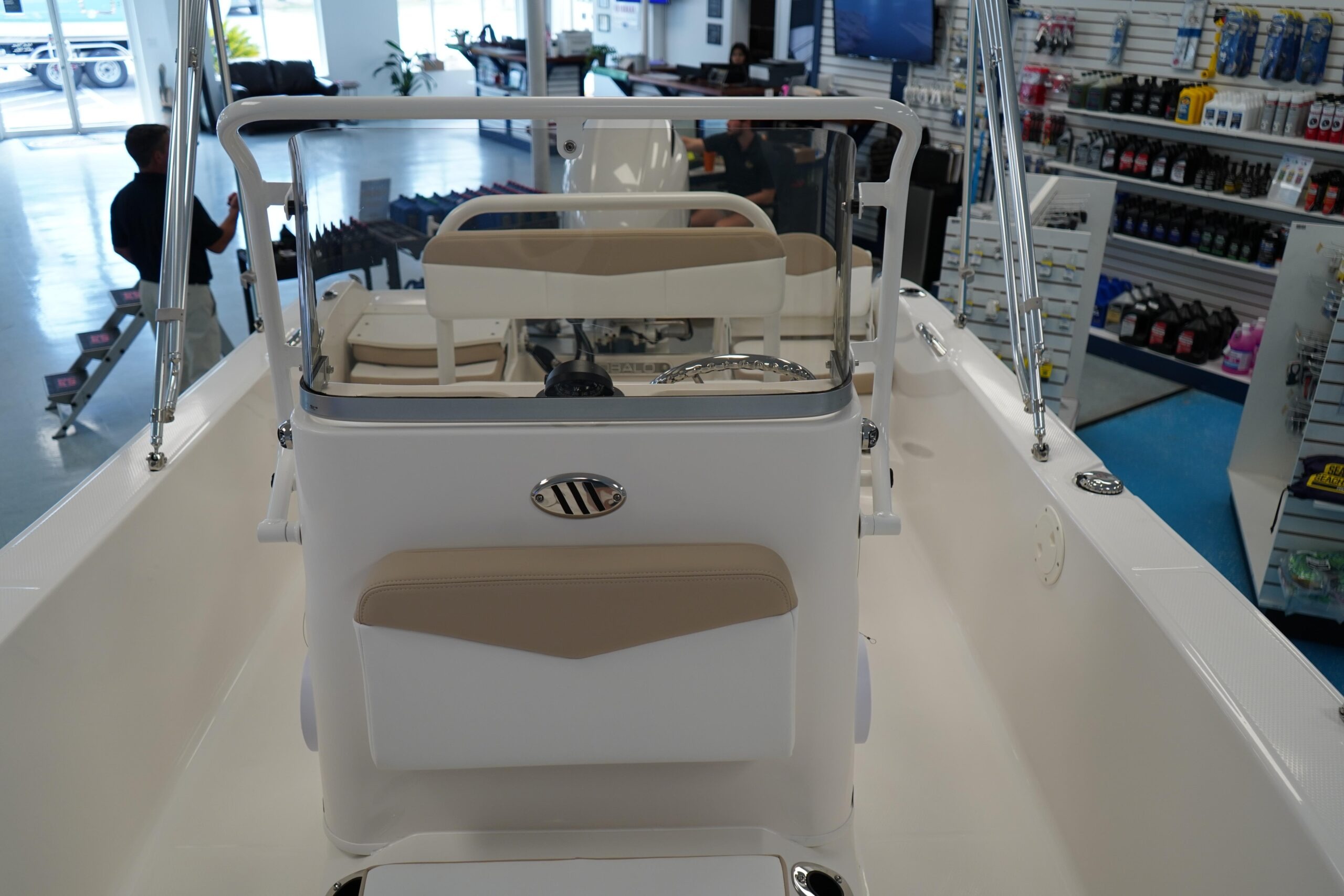 2026 Robalo R160 Center Console - Image 17