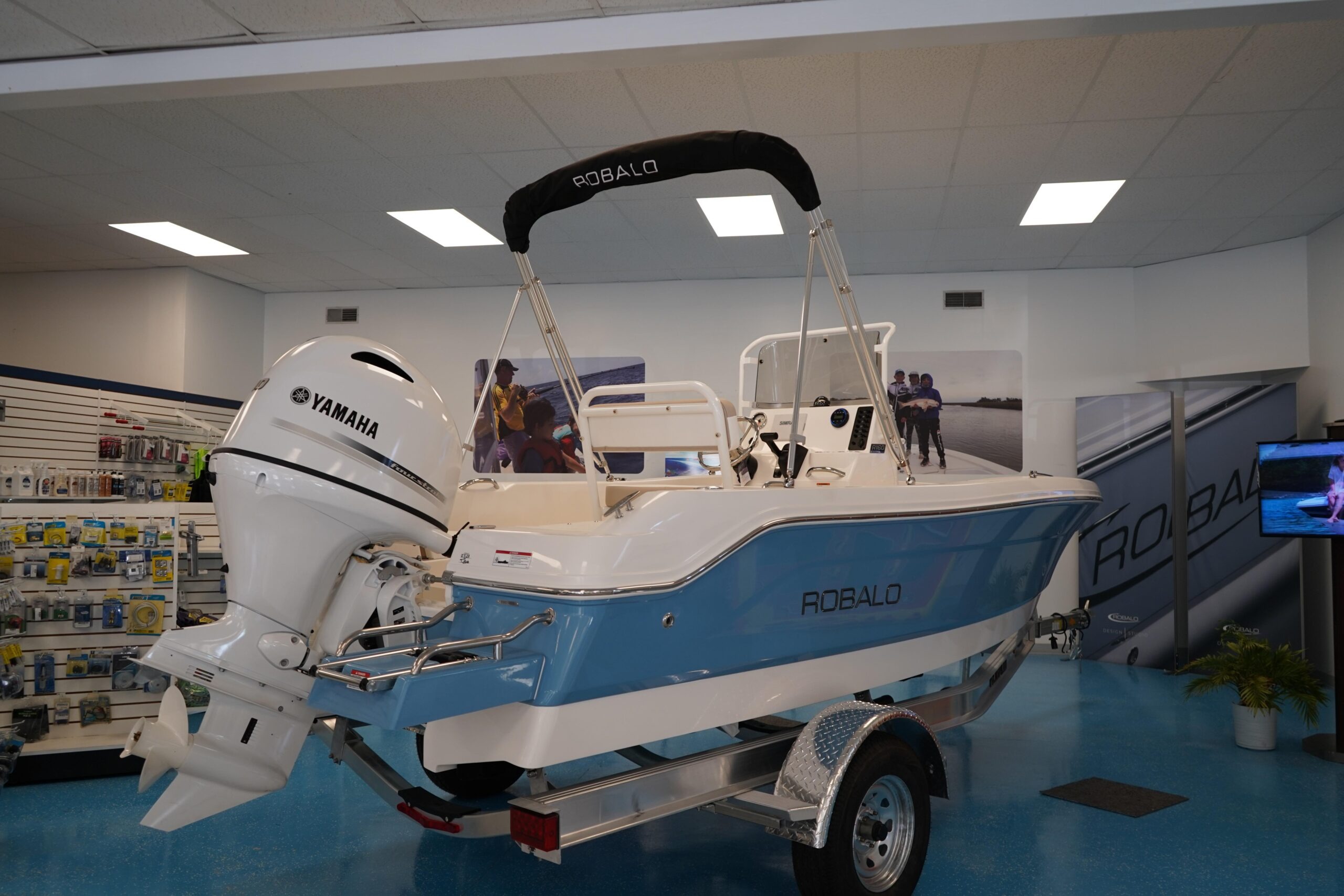 2026 Robalo R160 Center Console - Image 7