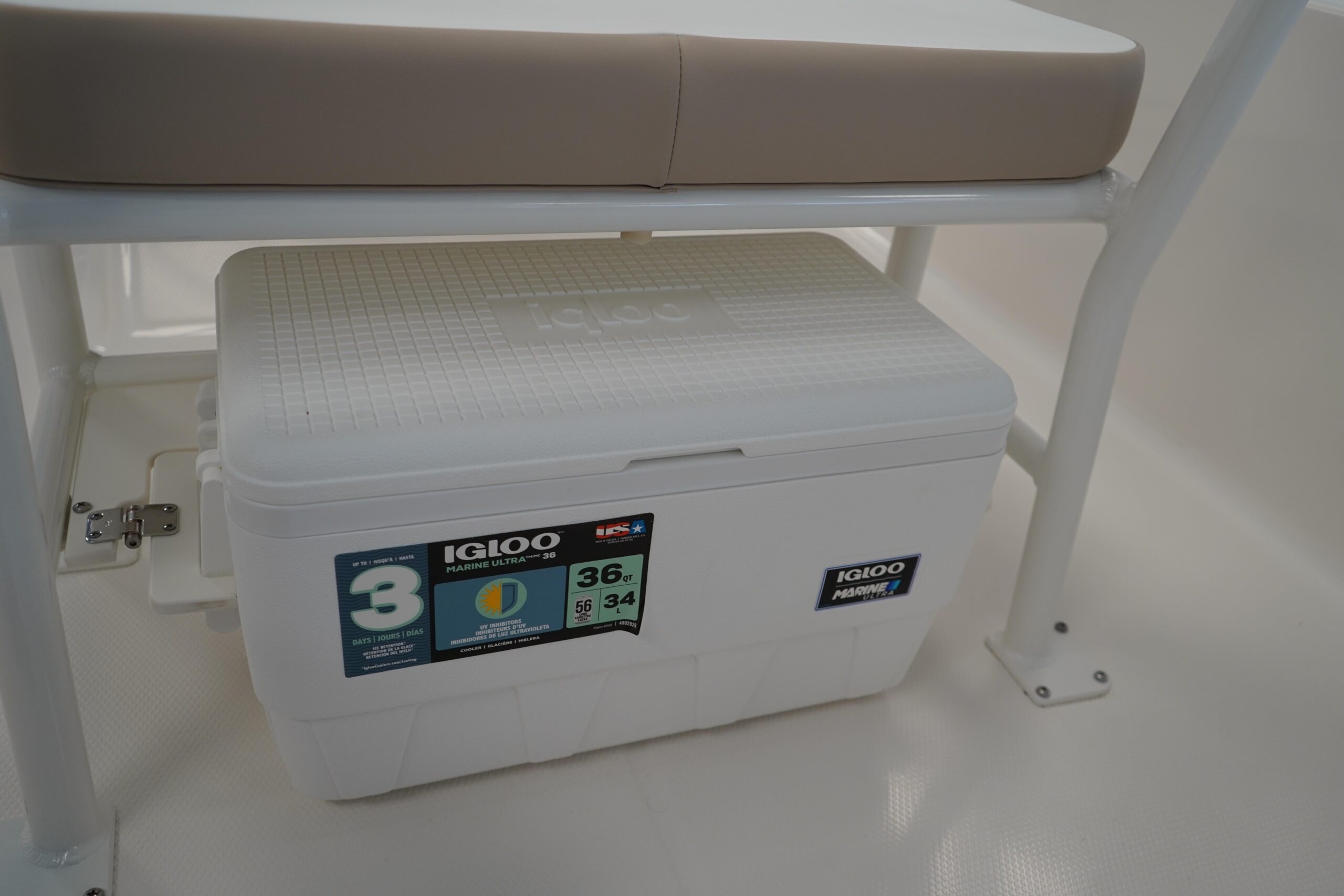 2026 Robalo R160 Center Console - Image 12