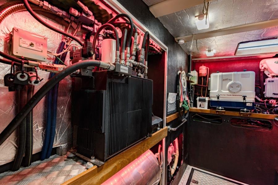 Custom 78 TransOcean Powercat IETA - Image 51