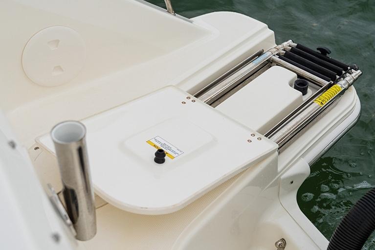 2025 Boston Whaler 240 Vantage - Image 14