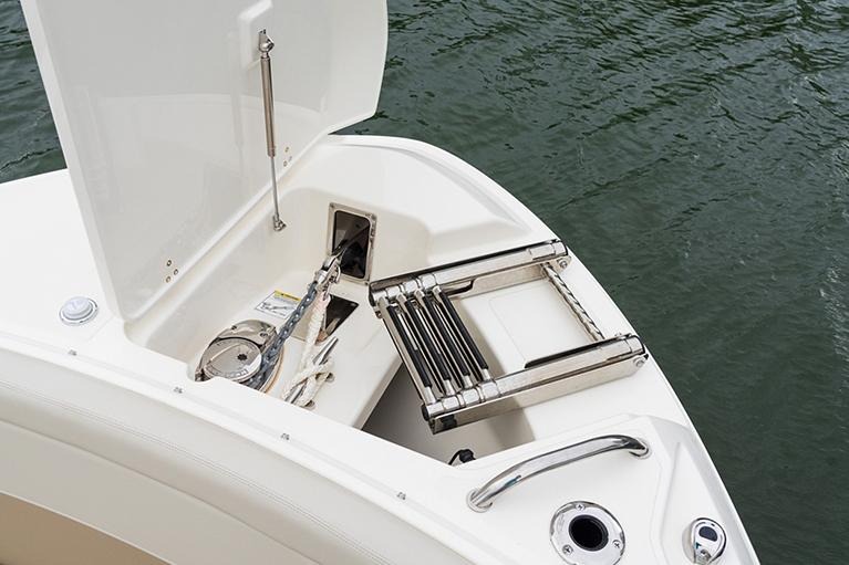 2025 Boston Whaler 240 Vantage - Image 8