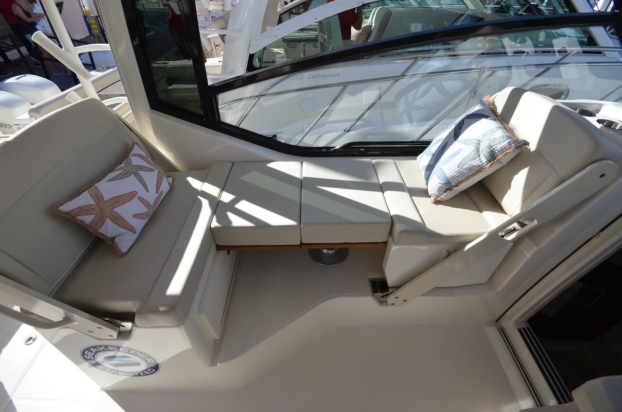 2025 Boston Whaler 325 Conquest - Image 24