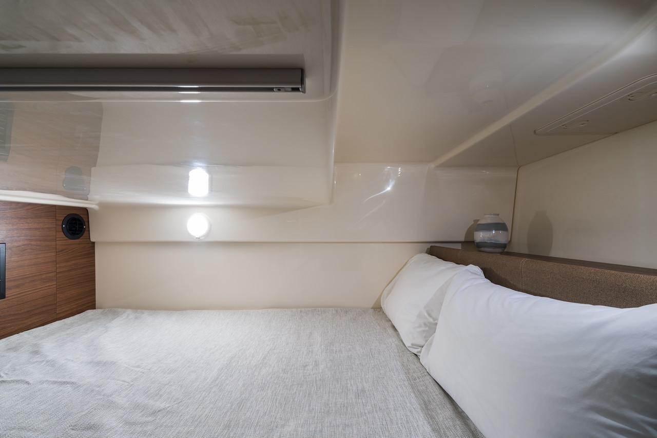 2025 Boston Whaler 325 Conquest - Image 30