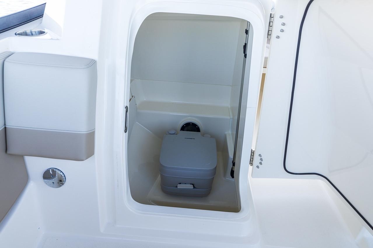 2025 Boston Whaler 210 Vantage - Image 27