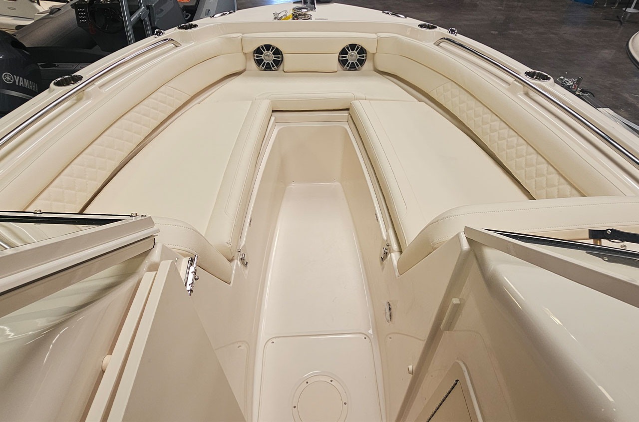 Grady-White Freedom 235 For Sale | Sea Glass Green | Yamaha 350hp Outboard - Image 3