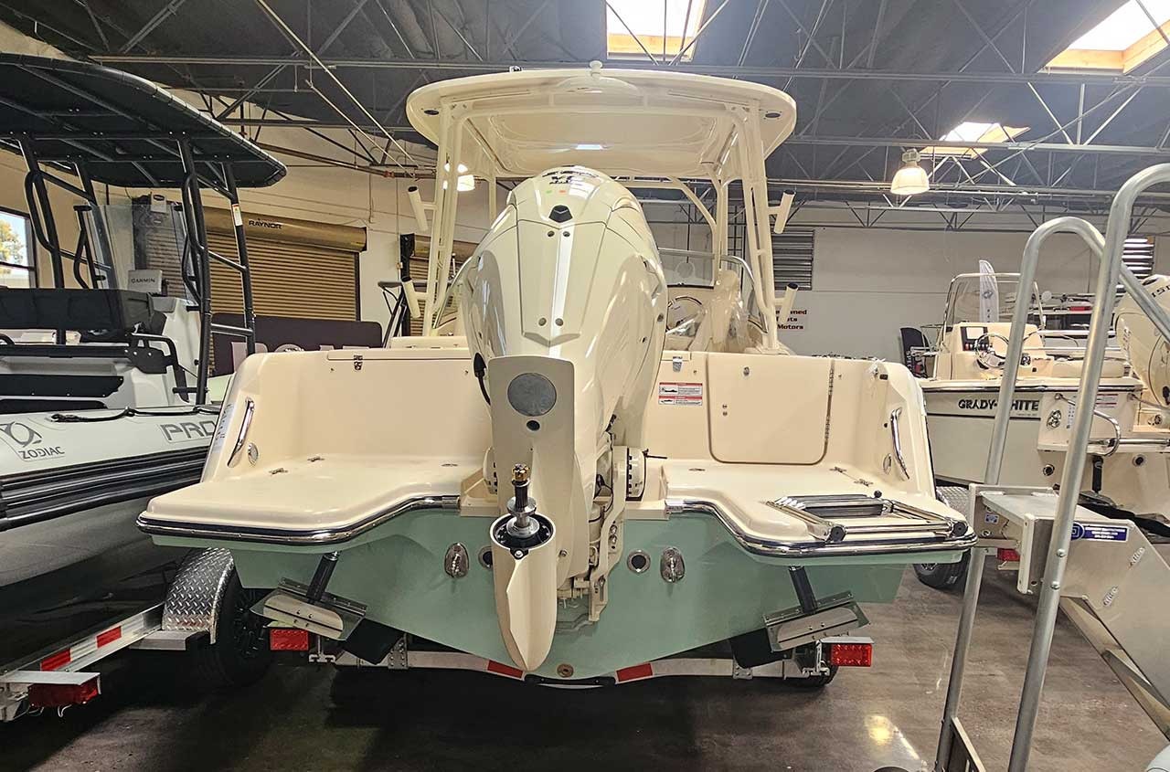 Grady-White Freedom 235 For Sale | Sea Glass Green | Yamaha 350hp Outboard - Image 11