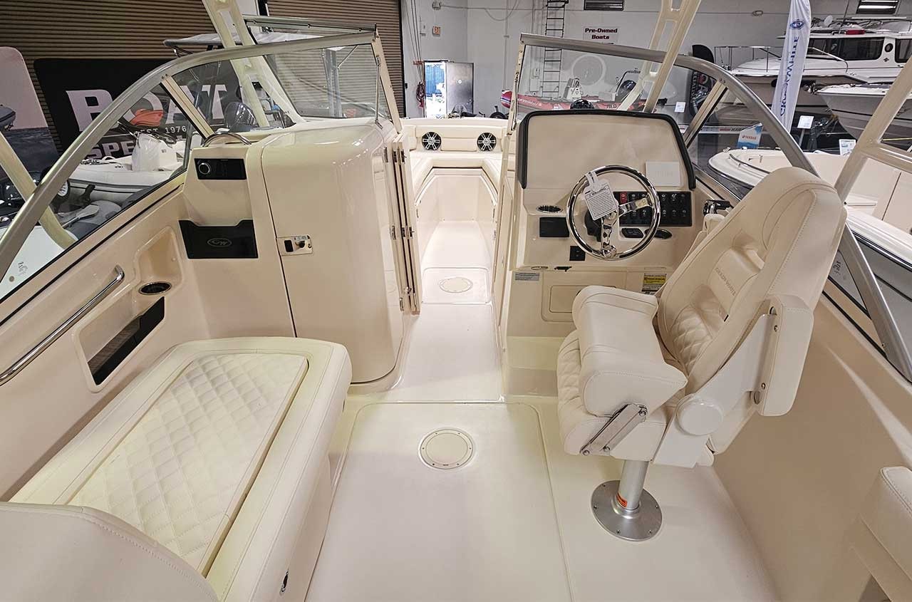 Grady-White Freedom 235 For Sale | Sea Glass Green | Yamaha 350hp Outboard - Image 4