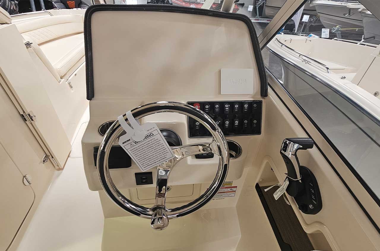 Grady-White Freedom 235 For Sale | Sea Glass Green | Yamaha 350hp Outboard - Image 5