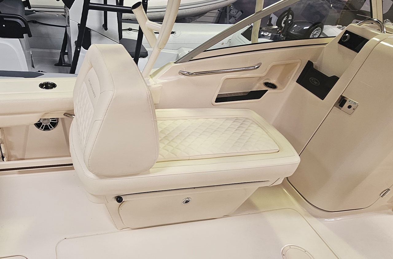 Grady-White Freedom 235 For Sale | Sea Glass Green | Yamaha 350hp Outboard - Image 7