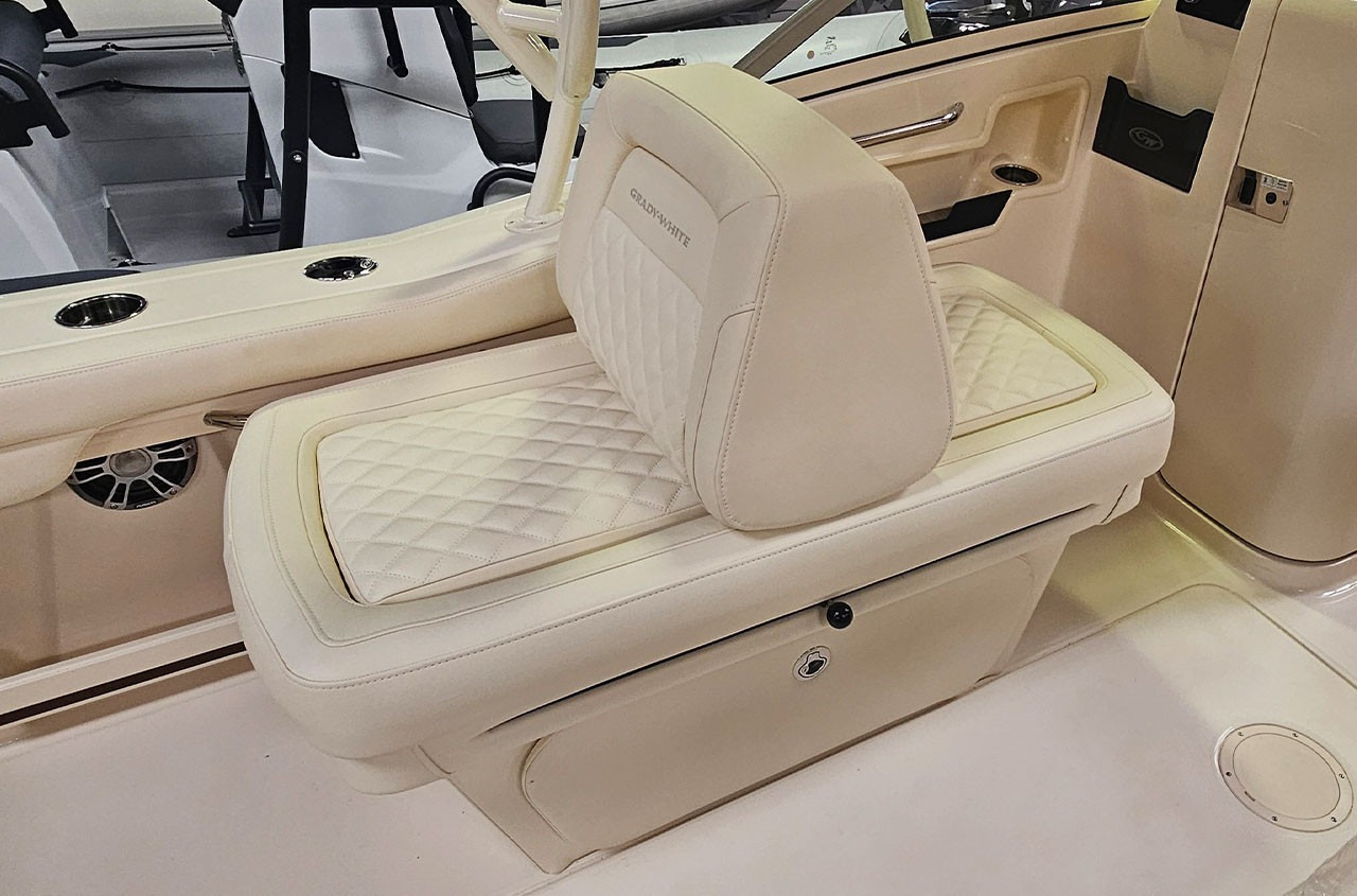 Grady-White Freedom 235 For Sale | Sea Glass Green | Yamaha 350hp Outboard - Image 8